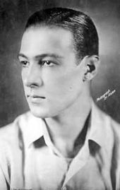 1920s-mens-hairstyle-rudolph-valentino